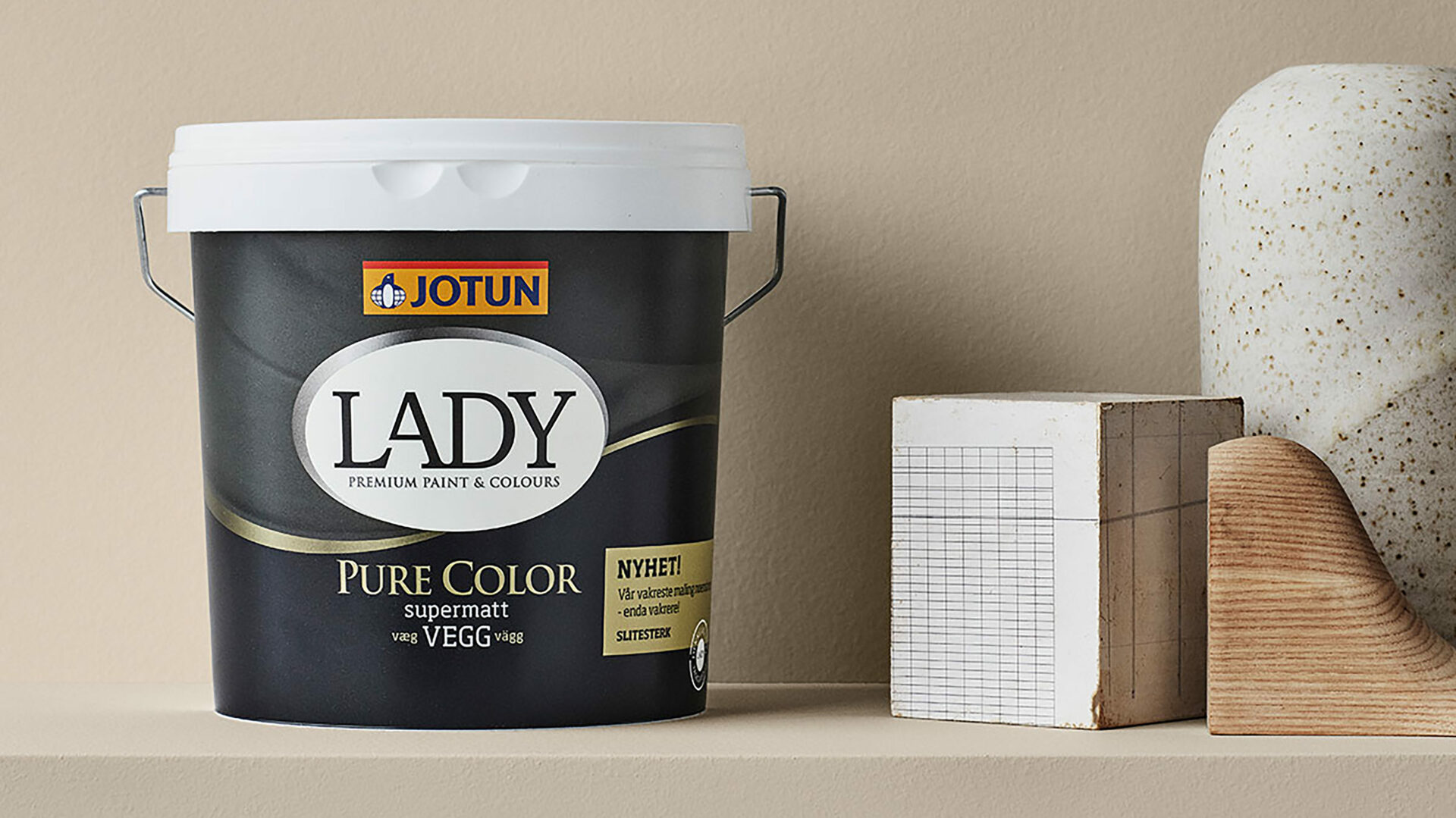 jotun_lady_-12075_soothing_beige_2-web_1200px-2-scaled-aspect-ratio-16-9